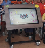 ActivTab : table tactile interactive à la MAS Ker Dihun de Saint-Brieuc grâce à de nombreux donateurs